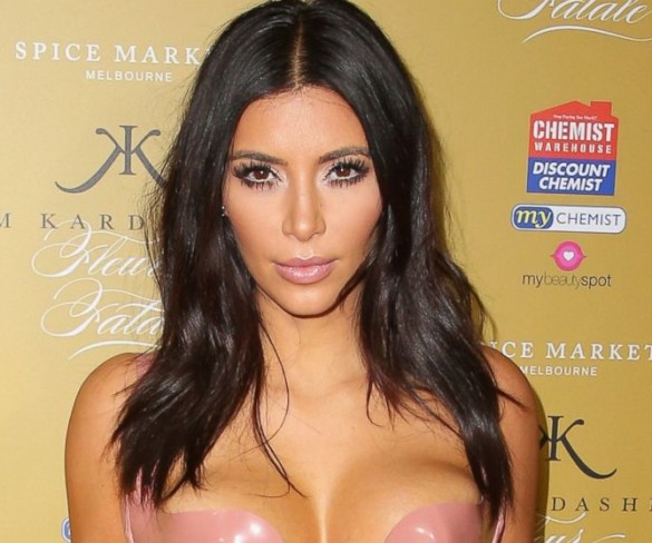 Kim Kardashian se desnuda para glamorosa sesión fotográfica de «Vogue»