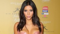 Kim Kardashian se desnuda para glamorosa sesión fotográfica de «Vogue»