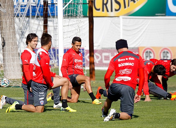 Sánchez y Valdivia serían titulares en la Roja ante El Salvador