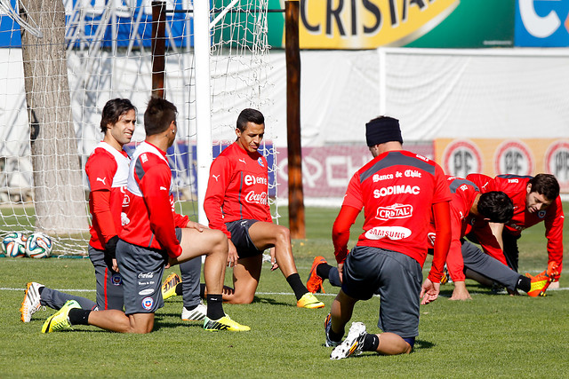 Sánchez y Valdivia serían titulares en la Roja ante El Salvador