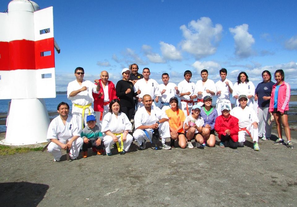 El club de acondicionamiento fisico y artes marciales  Kyokushin Karate de la comuna de Quinchao recaudaron dinero para la Teletón