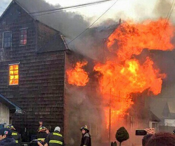 Comunidad curacana inicia campaña para ayudar a familias que perdieron sus casas en incendio