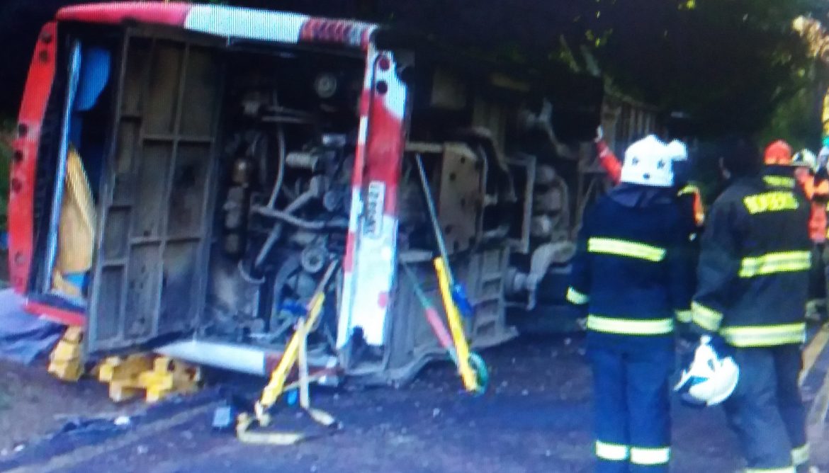 Al menos 10 fallecidos: delegación municipal de Tirúa sufre grave accidente en Curacautín