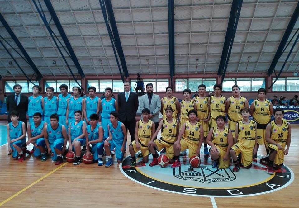 Comienza la Liga Saesa de Basketbol,en el Gimnasio Municipal de Achao